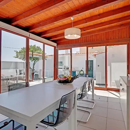 Pebblebeach & Country House Villa *